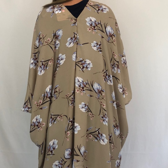 NEW Nude Floral Kimono - Picture 3 of 3